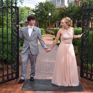 Meet your Posher, Avery